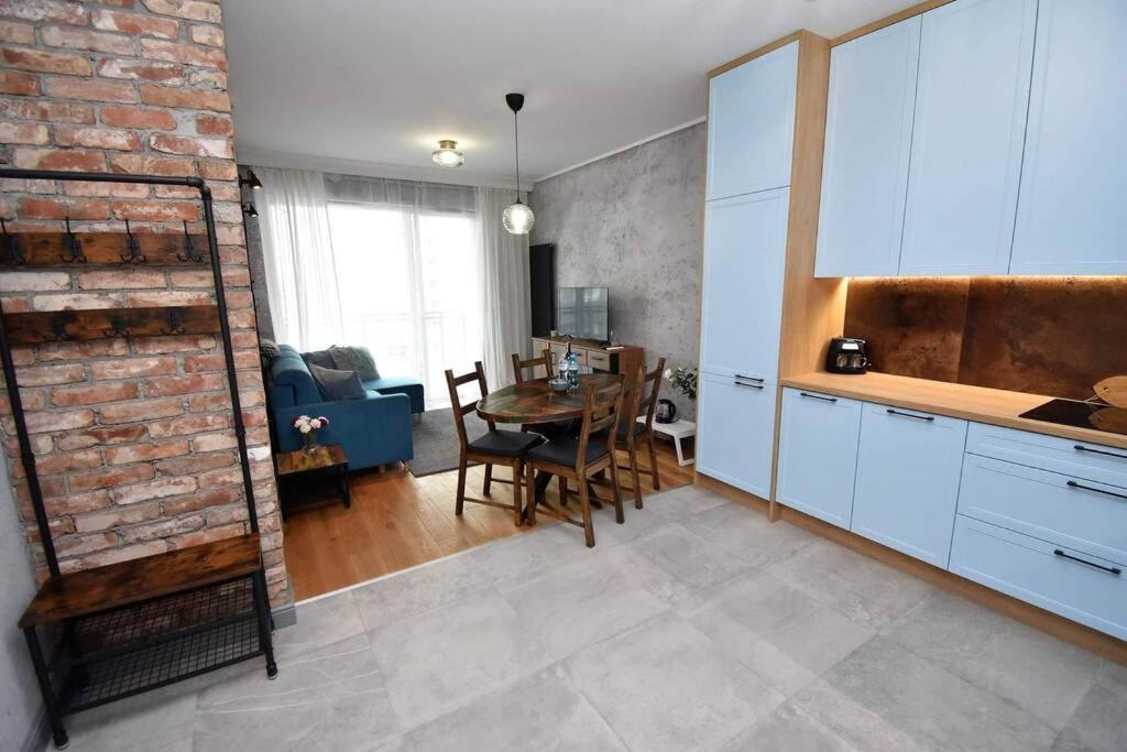 Apartament Blue Bastion Walowa 23C Z Klimatyzacja I Miejscem Parkingowym W Podziemnym Parkingu — Photos 3